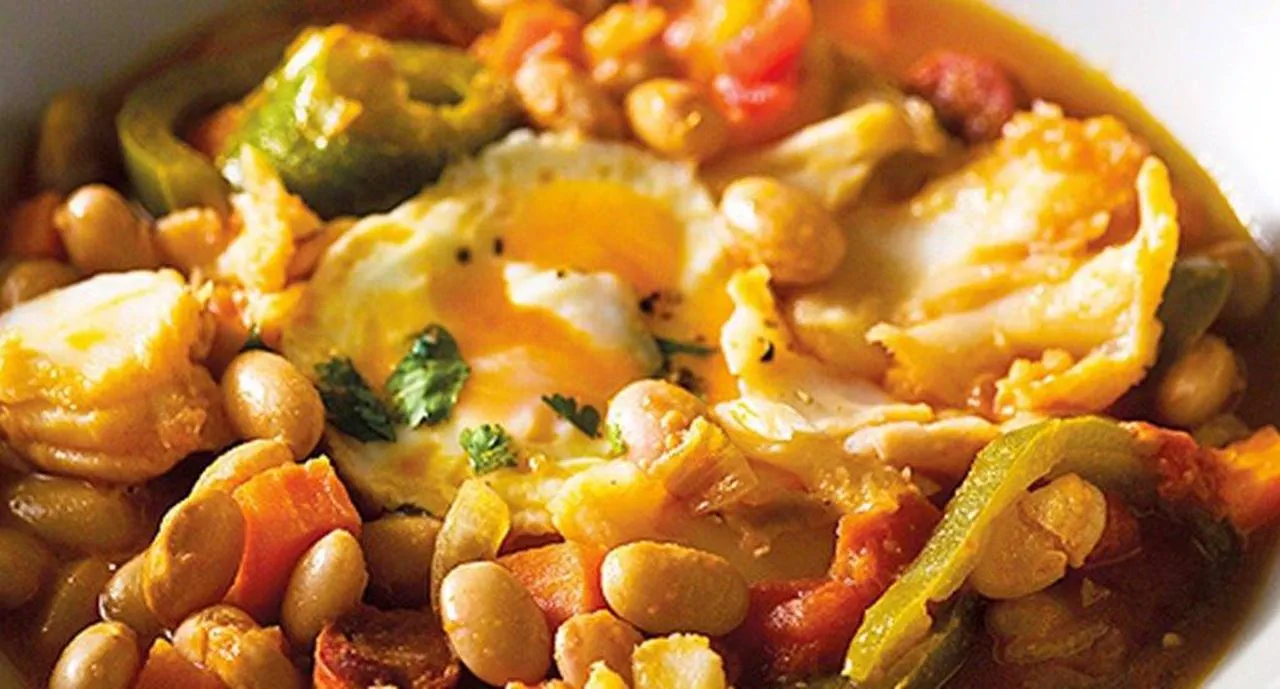 recipe image Feijoada de bacalhau com ovos escalfados
