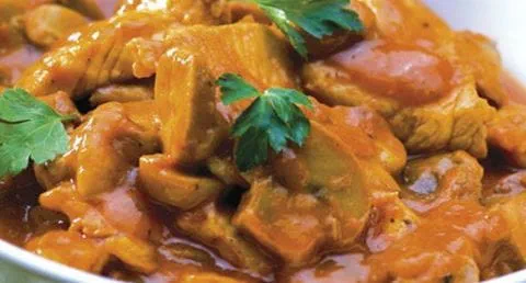 recipe image Peito de peru com cogumelos em molho aveludado de tomate