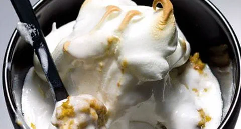 recipe image Taças com gelado merengado