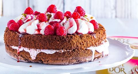 recipe image Bolo de chocolate e amêndoa com gelado creme de mascarpone