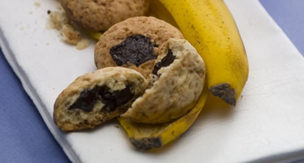 recipe image Biscoitos de banana com pepitas de chocolate
