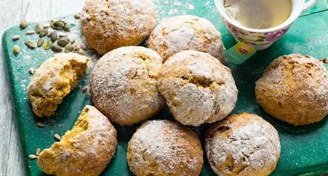 recipe image Broas de Abóbora e Aveia com Mel e Noz