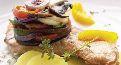 recipe image Plumas de porco preto com legumes assados