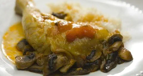 recipe image Pernas de frango com tomate e cogumelos