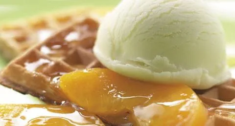 recipe image Waffles com Pêssegos e Gelado