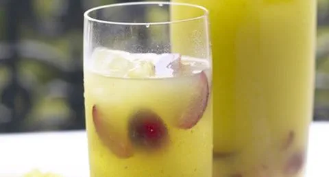 recipe image Refresco de meloa e kiwi com uvas e gengibre