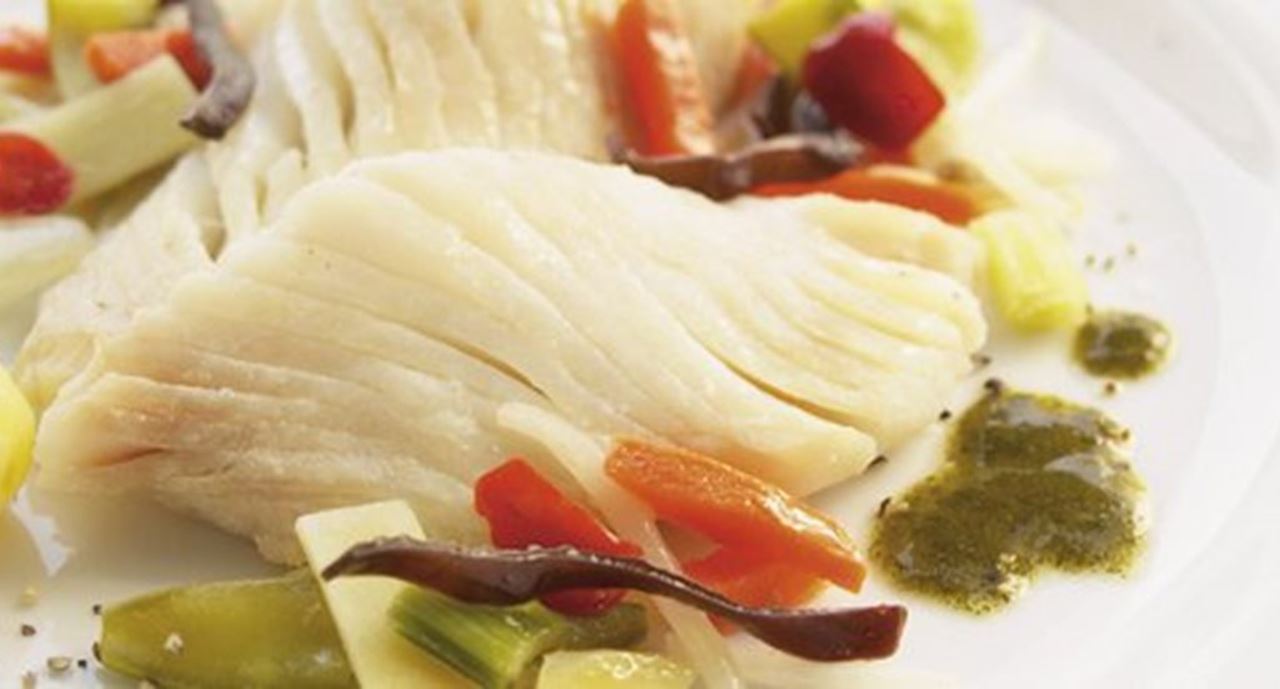 recipe image Medalhões de peixe galo com legumes orientais