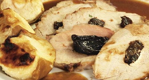 recipe image Lombo de porco com ameixas e quartos de maçã assada