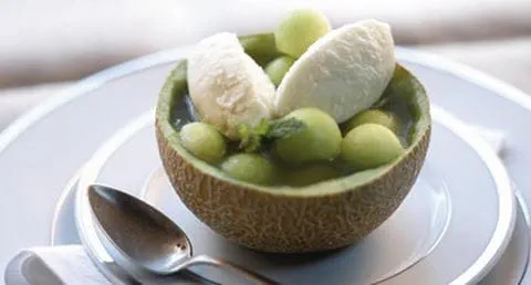 recipe image Meloas Recheadas com Gelado de Nata e Gengibre