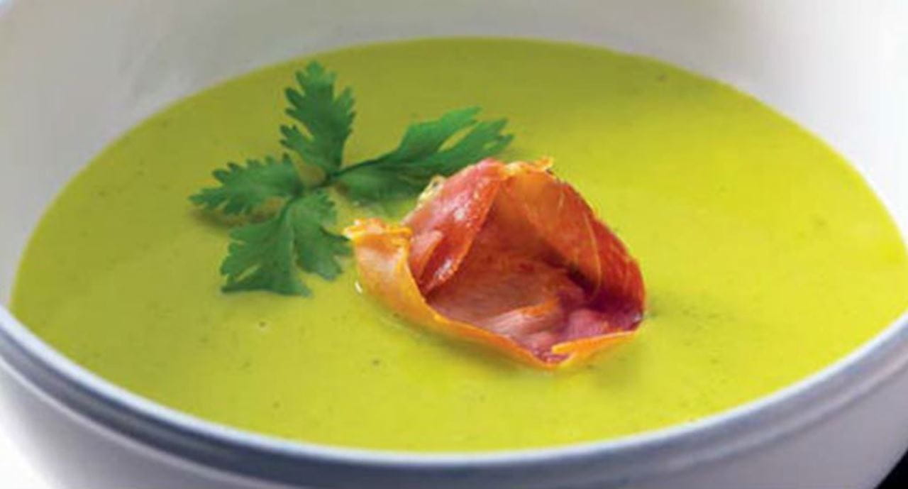 recipe image Creme de favinhas com presunto e coentros