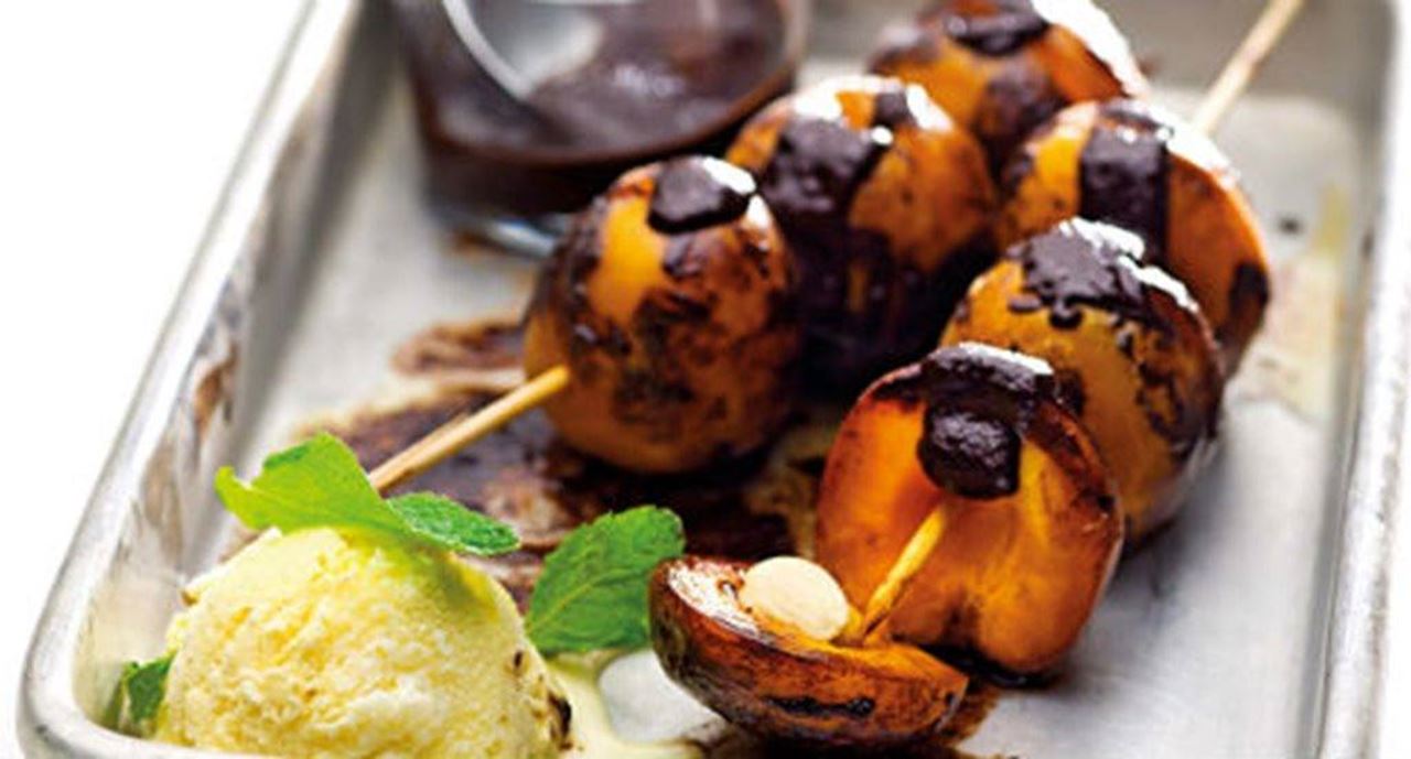 recipe image Espetos de alperces com molho de chocolate
