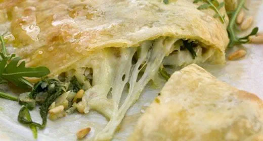 recipe image Calzone de bacalhau com rucula e mozzarella fresco