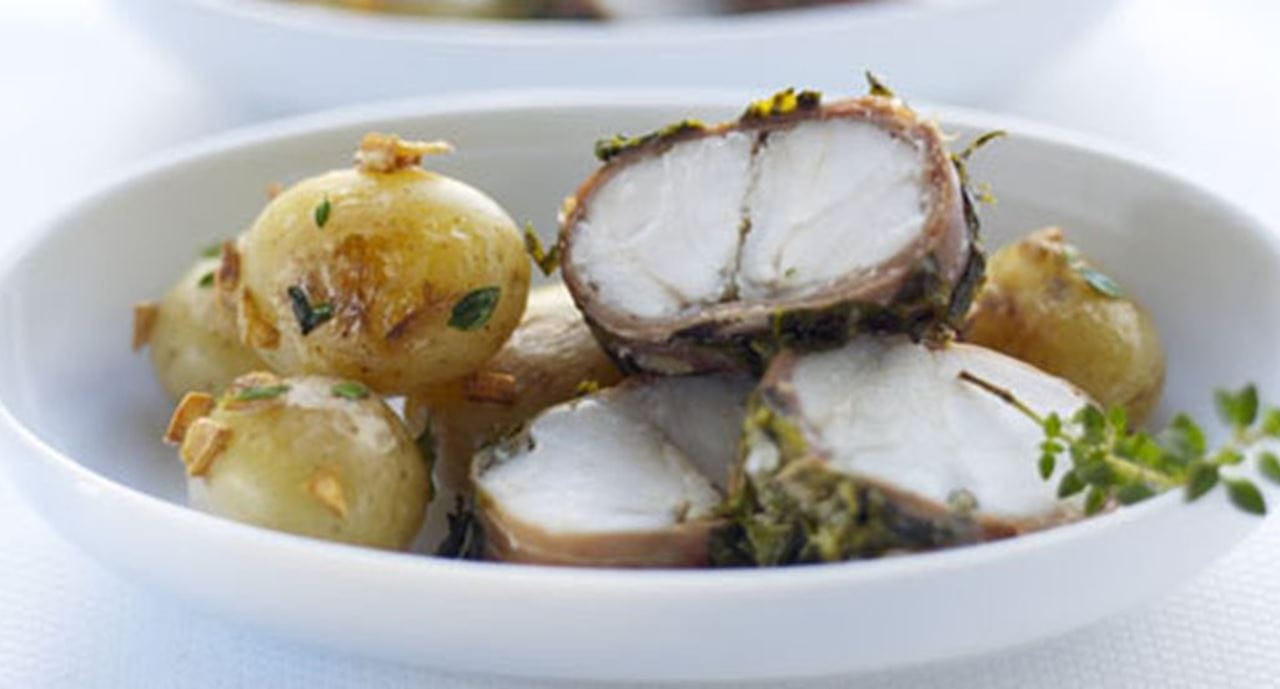 recipe image Lombos de tamboril sobre jardim de ervas aromáticas e citrinos