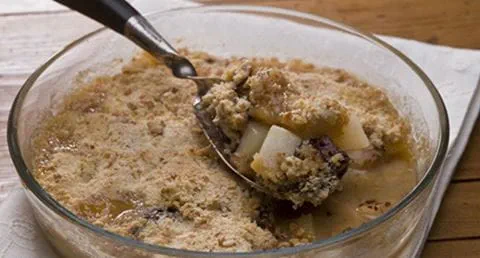 recipe image Crumble de peras com chocolate e menta