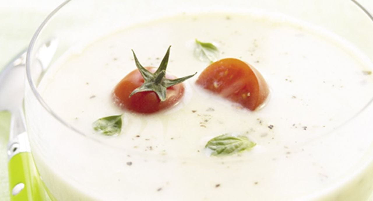 recipe image Sopa gelada de manjericão e tomate