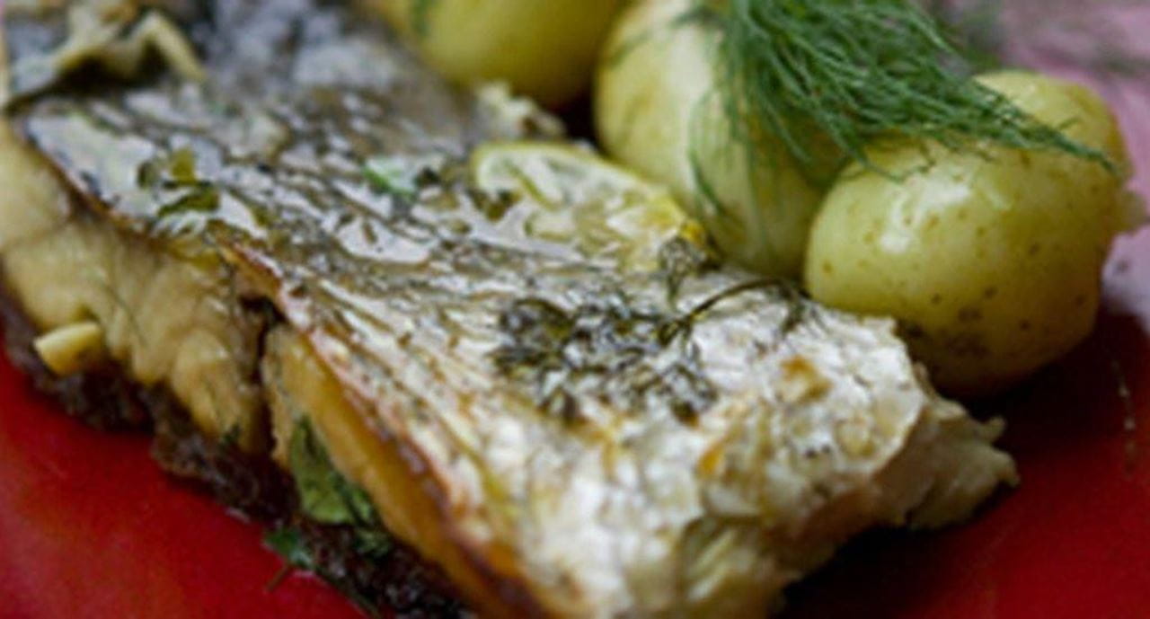 recipe image Perca do Nilo em papelote com batatas aromáticas