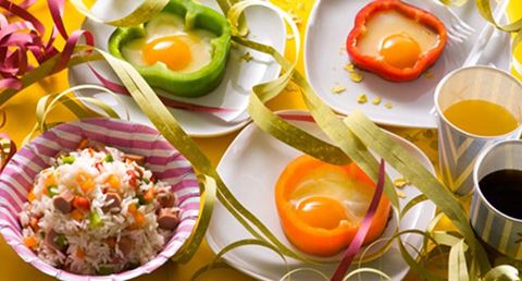 recipe image Arroz basmati com ovos estrelados em aros de legumes