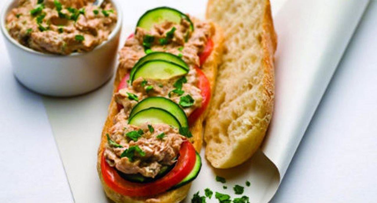 recipe image Pasta de filetes de cavala e alcaparras