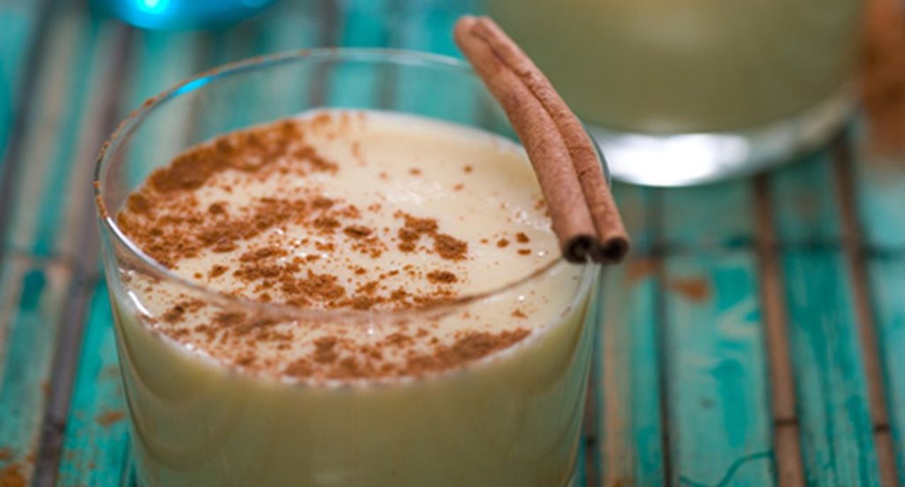 recipe image Batido de pêssego e ameixa com maracujá e leite de coco