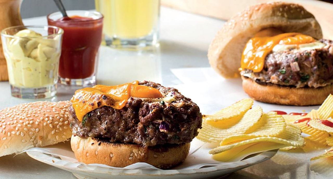 recipe image Hambúrguer com ovo no ninho