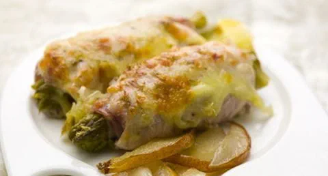 recipe image Rolinhos de peru com mozzarella e espargos