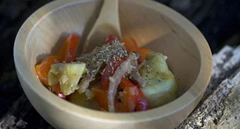 recipe image Alcachofras salteadas com pimento vermelho e bacon
