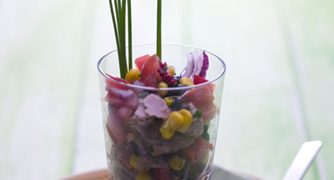 recipe image Salada de feijão preto com atum e milho