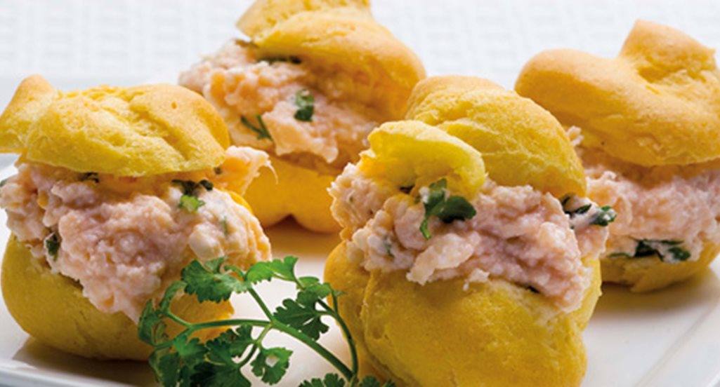 recipe image Choux com recheio de caranguejo e coentros