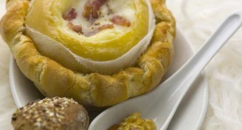 recipe image Queijo fundido com croutons de bacon