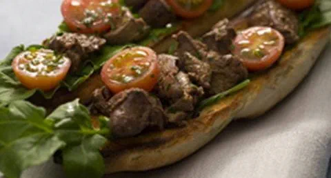 recipe image Bruschettas com fígados de galinha