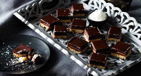 recipe image Petits Fours de Chocolate com Coco