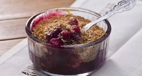 recipe image Crumble rápido de frutos vermelhos