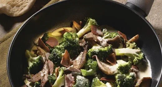 recipe image Brócolos com Pleurotos e Natas