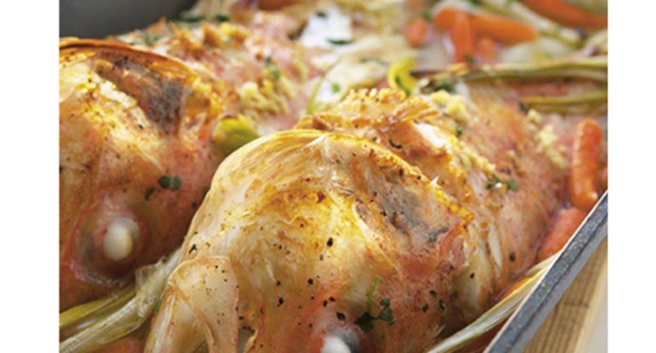 recipe image Red fish no forno em caldo aromático