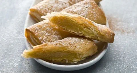 recipe image Travesseiros com doce de grão e amêndoa