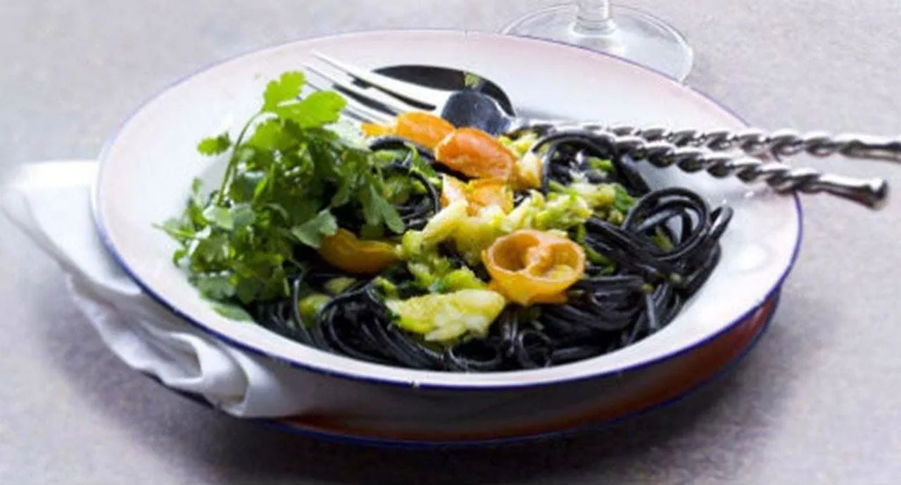 recipe image Massa preta com bacalhau e curgete