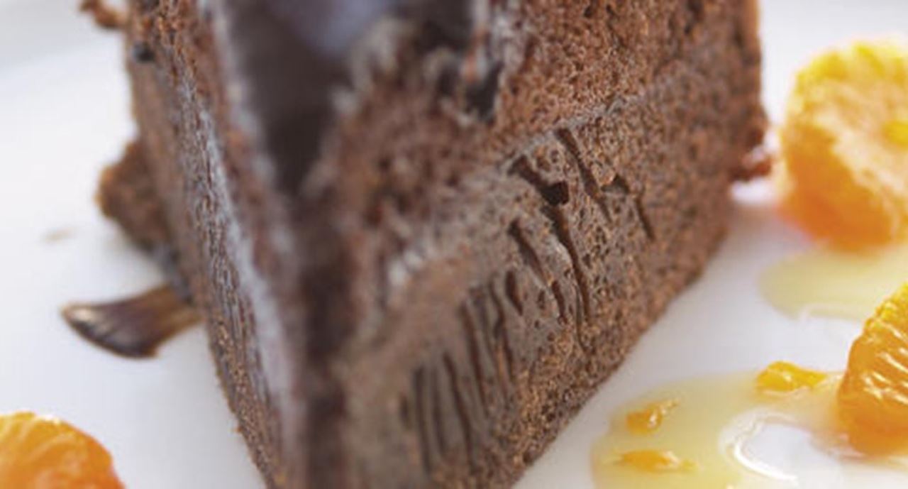 recipe image Bolo de Chocolate com Calda de Clementinas