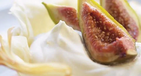 recipe image Taças de filo com figos e natas