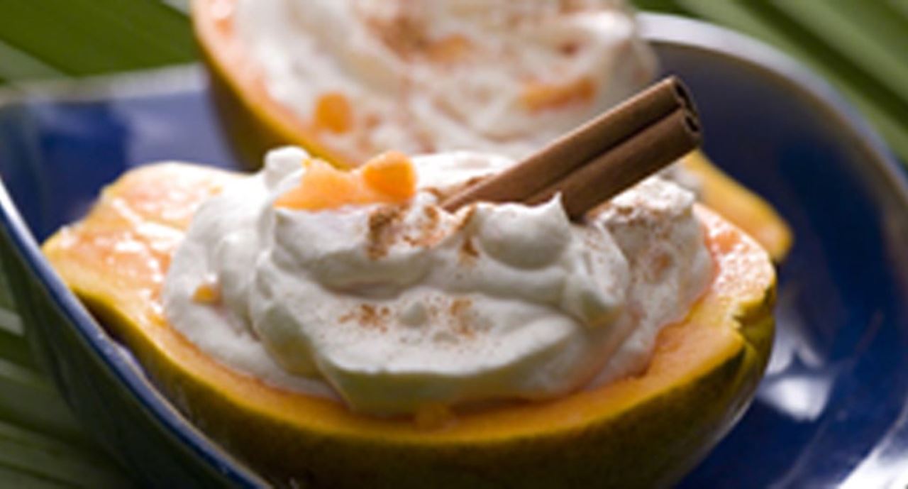 recipe image Papaias recheadas com mousse  de requeijão e mel