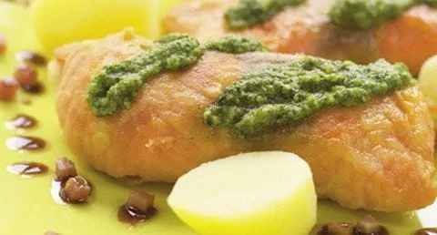 recipe image Lombos de salmão com molho de maçã e “pesto” de agrião e amêndoas