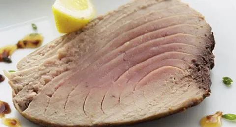 recipe image Lombo de atum braseado com redução balsâmica de mel