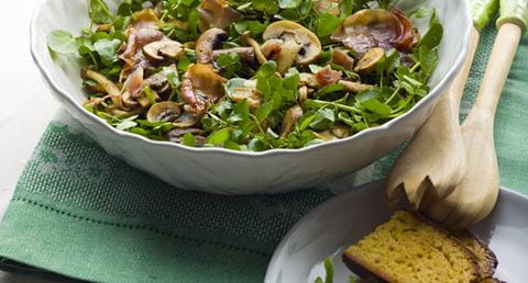 recipe image Salada de agrião e misto de cogumelos com lascas de presunto crocante