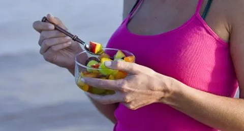 recipe image Salada de frutos com hortelã e açafrão