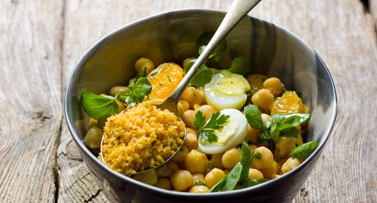 recipe image Salada de grão com laranja e hortelã