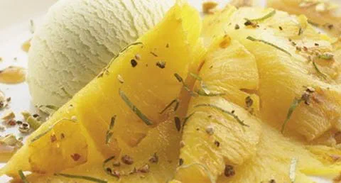 recipe image Carpaccio de Ananás com Molho de Rum e Gelado de Pistácios