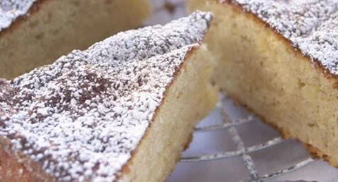 recipe image Bolo de amêndoa e maçã verde