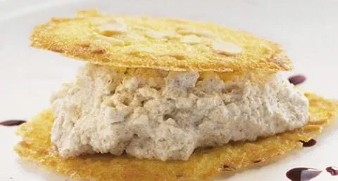 recipe image Crocante de Amêndoas com Recheio de Mousse de Castanha Assada