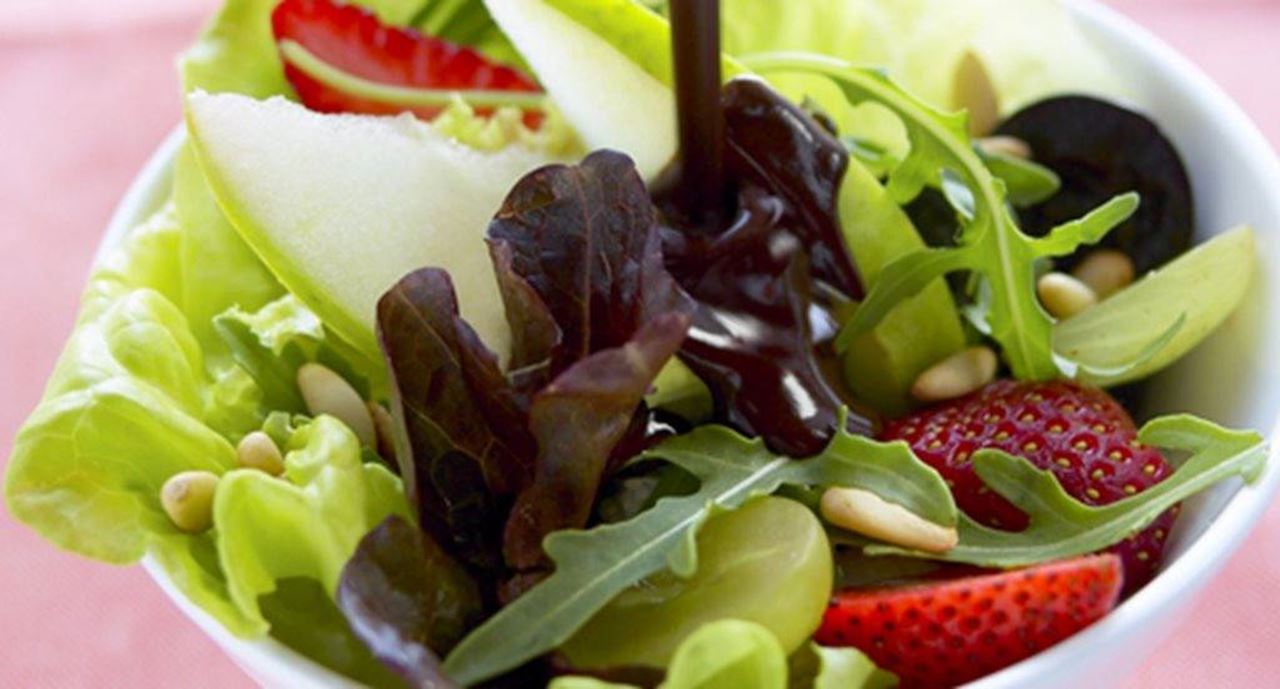 recipe image Salada exótica com molho de chocolate