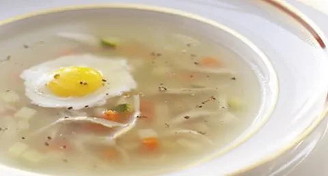 recipe image Caldo de Perdiz com Brunesa de Legumes e Ovo de Codorniz
