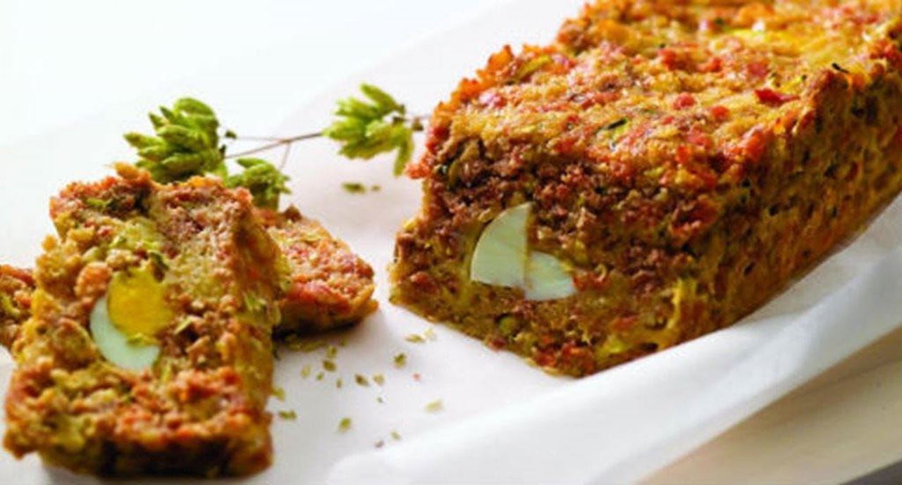 recipe image “Pão” de carne com legumes e ovo cozido